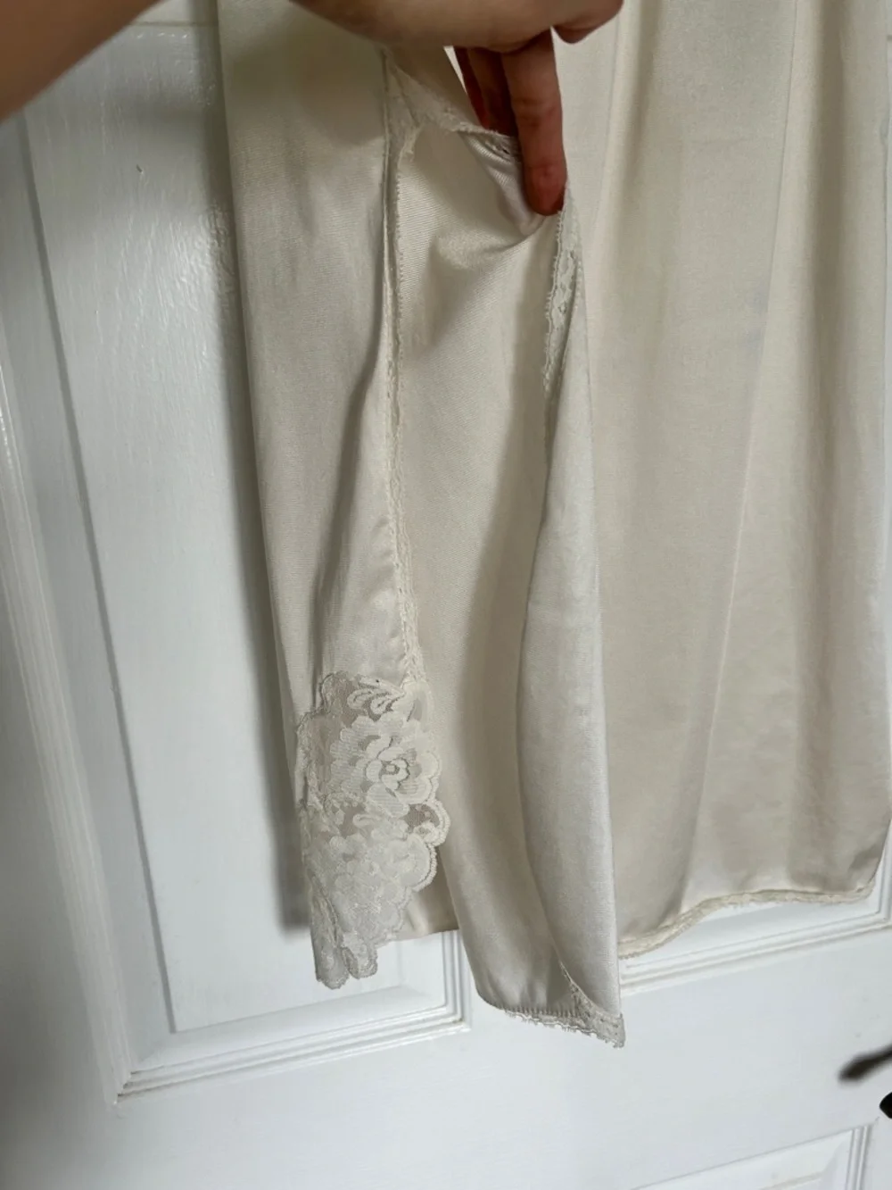 3/$20 Vintage White Slip Skirt w/ Lace Trim S - Picture 5 of 13